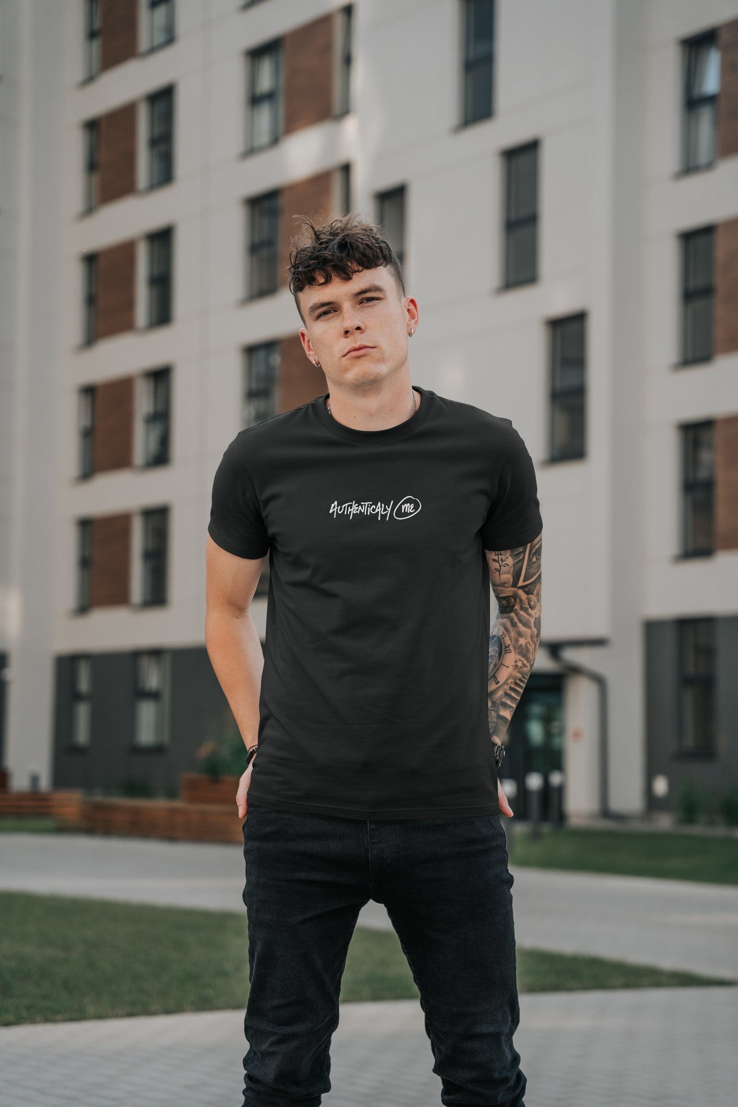 AUTHENTIC TEE